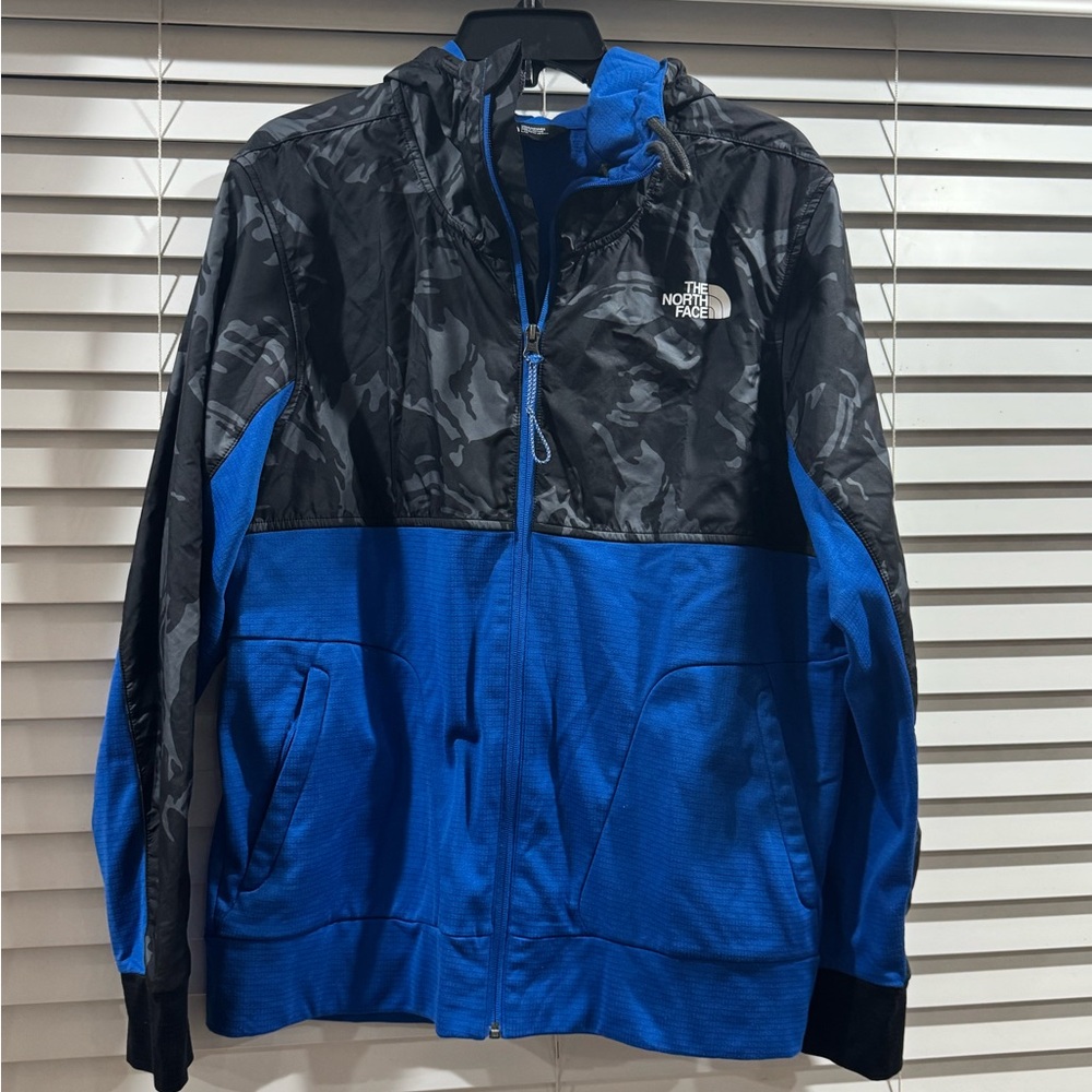 Men’s size large North Face jacket with hood!